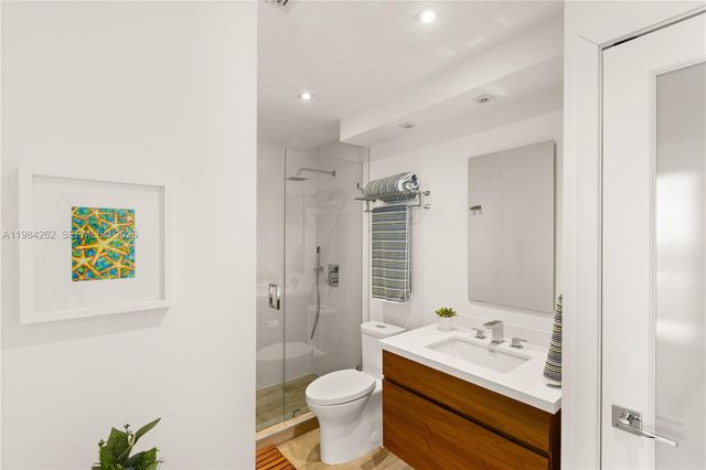 5555 Collins Ave 17J, Miami Beach, FL 33140