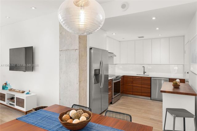 5555 Collins Ave 17J, Miami Beach, FL 33140