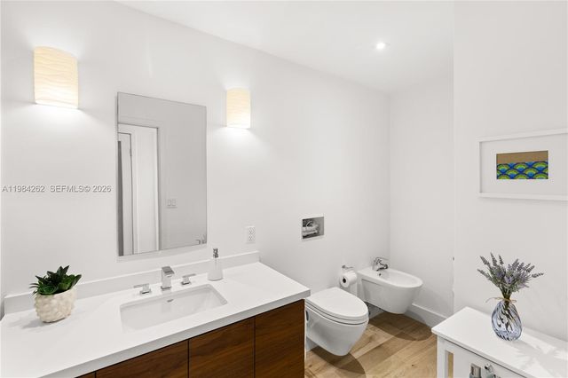 5555 Collins Ave 17J, Miami Beach, FL 33140