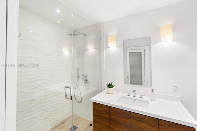 5555 Collins Ave 17J, Miami Beach, FL 33140