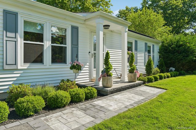 11 Centerview Trail, Ridge, NY 11961