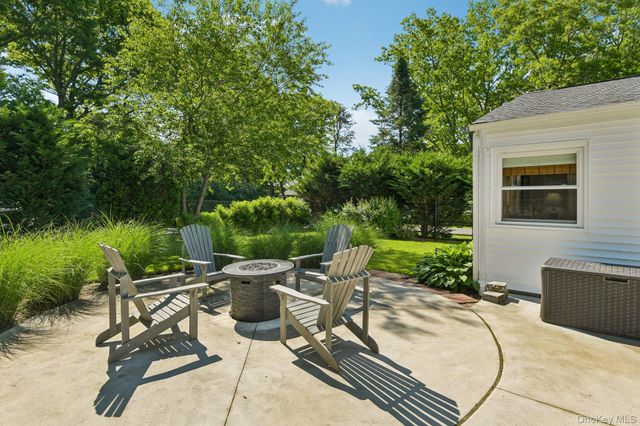 11 Centerview Trail, Ridge, NY 11961