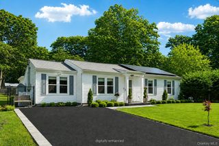 11 Centerview Trail, Ridge, NY 11961