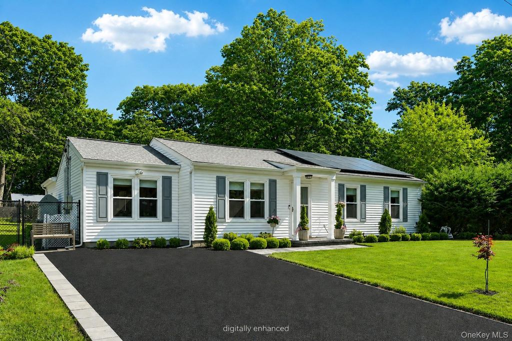 11 Centerview Trail, Ridge, NY 11961