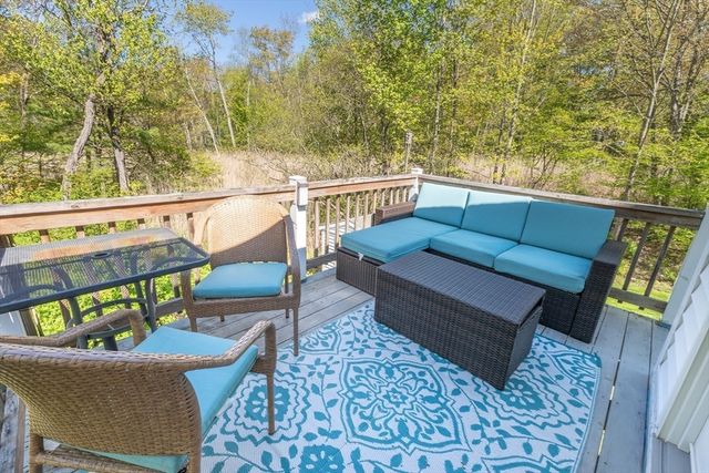 75 Fairview Park Rd, Sturbridge, MA 01566