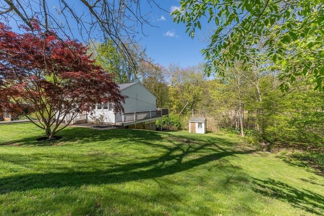 75 Fairview Park Rd, Sturbridge, MA 01566