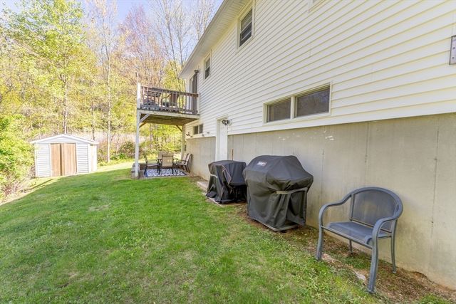 75 Fairview Park Rd, Sturbridge, MA 01566