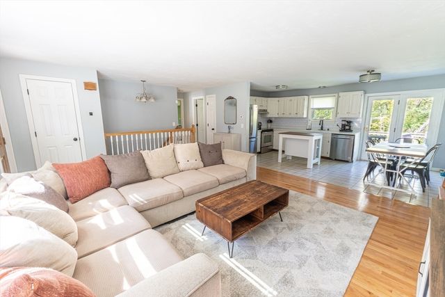 75 Fairview Park Rd, Sturbridge, MA 01566