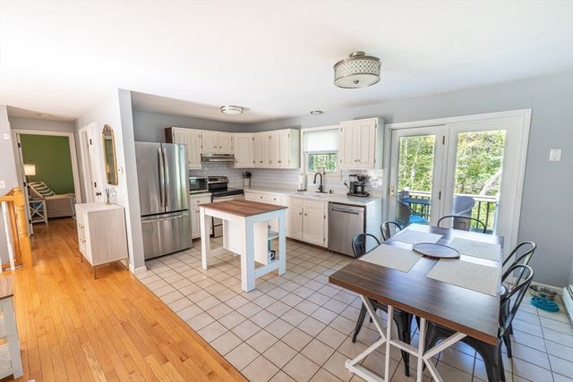75 Fairview Park Rd, Sturbridge, MA 01566