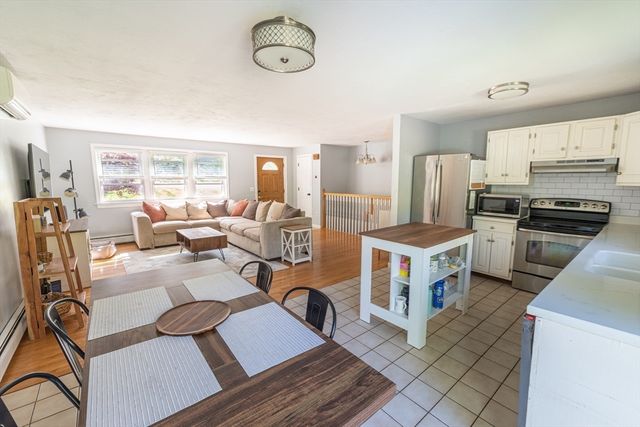 75 Fairview Park Rd, Sturbridge, MA 01566