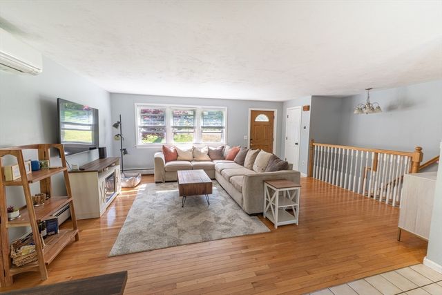 75 Fairview Park Rd, Sturbridge, MA 01566