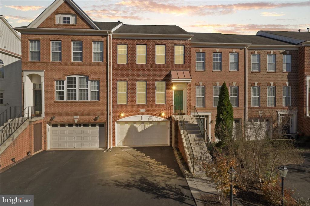 Image 1 of property listing at 24686 NETTLE MILL SQ, Aldie, VA 20105