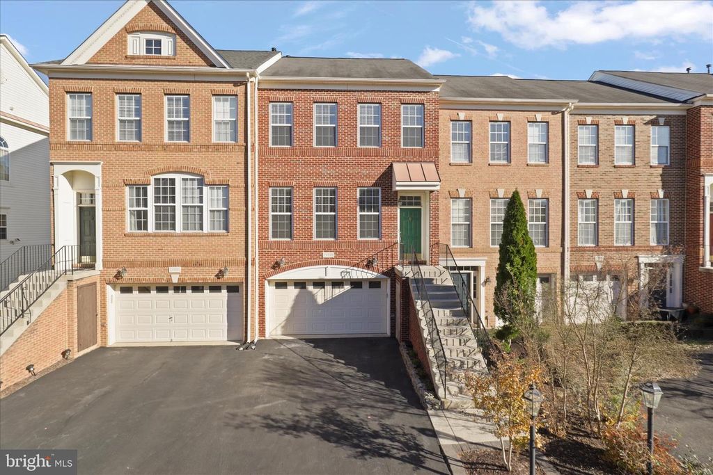 Image 2 of property listing at 24686 NETTLE MILL SQ, Aldie, VA 20105