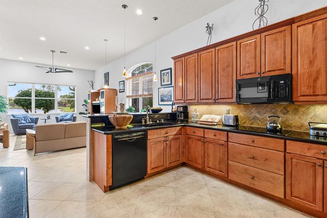 8672 Via Avellino, Lake Worth, FL 33467