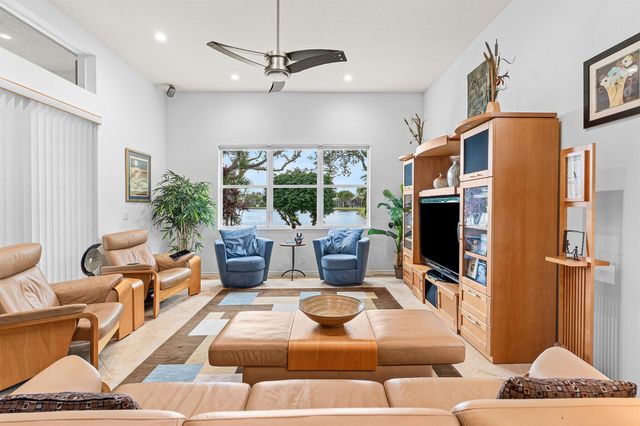 8672 Via Avellino, Lake Worth, FL 33467