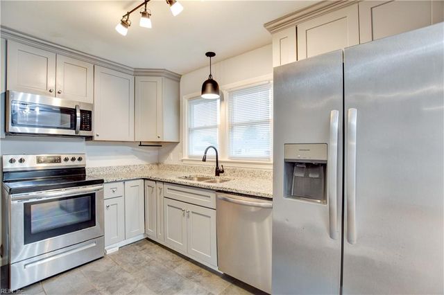 647 Daniel DR, Newport News, VA 23601