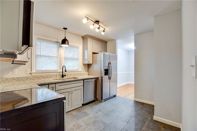 647 Daniel DR, Newport News, VA 23601