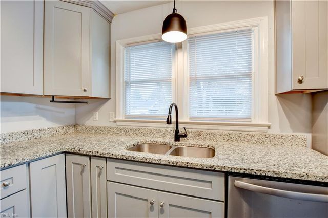 647 Daniel DR, Newport News, VA 23601