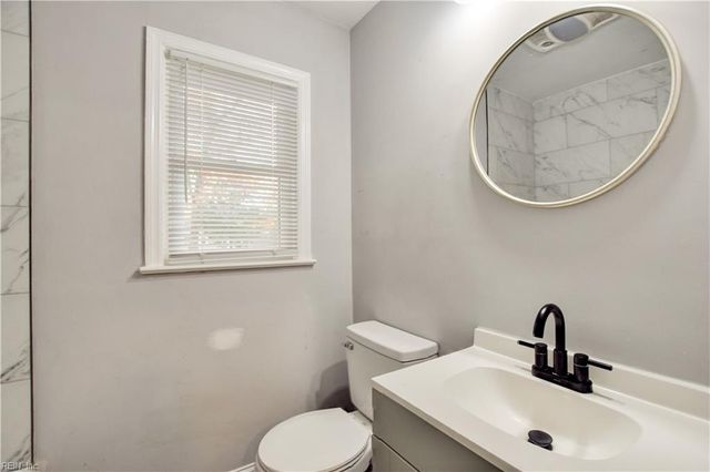 647 Daniel DR, Newport News, VA 23601