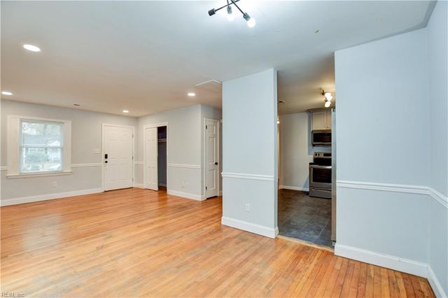 647 Daniel DR, Newport News, VA 23601