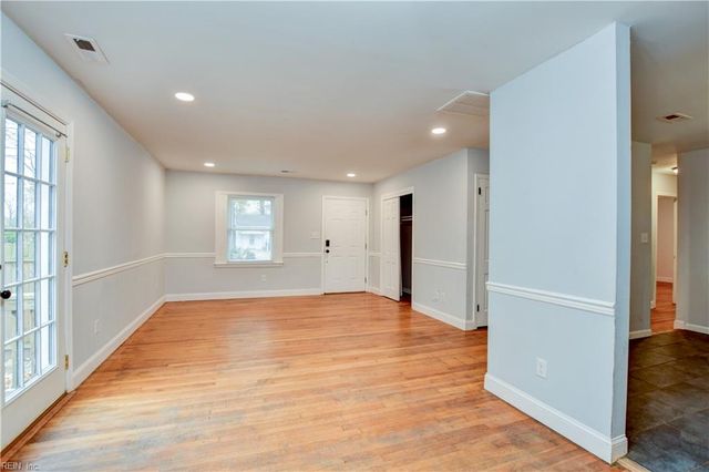 647 Daniel DR, Newport News, VA 23601