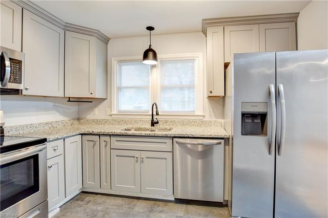 647 Daniel DR, Newport News, VA 23601