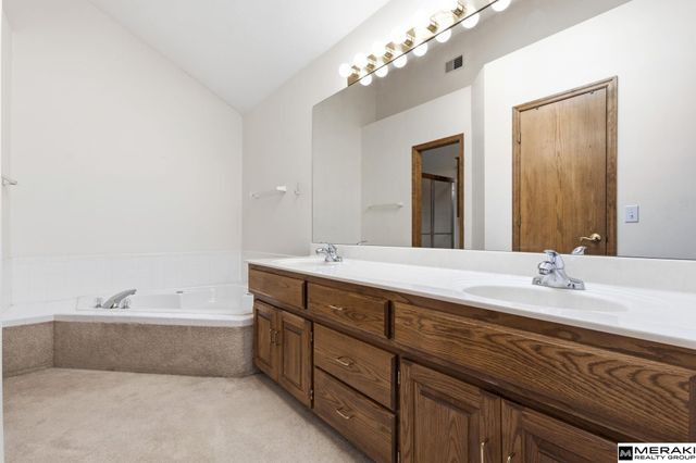 10573 Curtis Avenue, Omaha, NE 68134