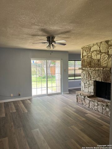 13619 Larkbrook, San Antonio, TX 78233