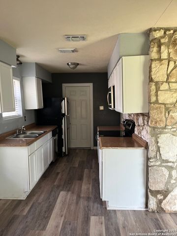 13619 Larkbrook, San Antonio, TX 78233