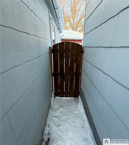 48 Pound Street, Lockport City, NY 14094