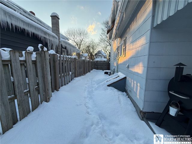 48 Pound Street, Lockport City, NY 14094