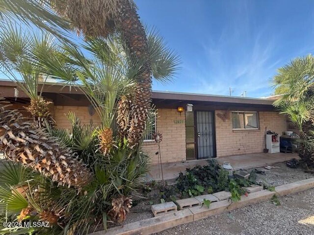 2823 N Eastgate Drive, Tucson, AZ 85712