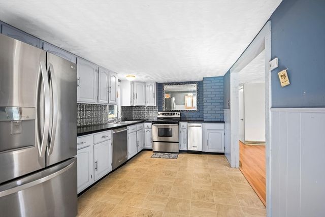 32 Carron Lane, Oxford, MA 01540