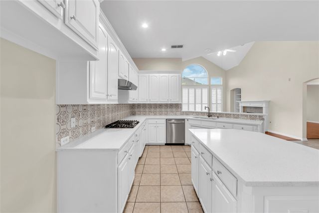 3920 Autumn Lane, Bedford, TX 76021