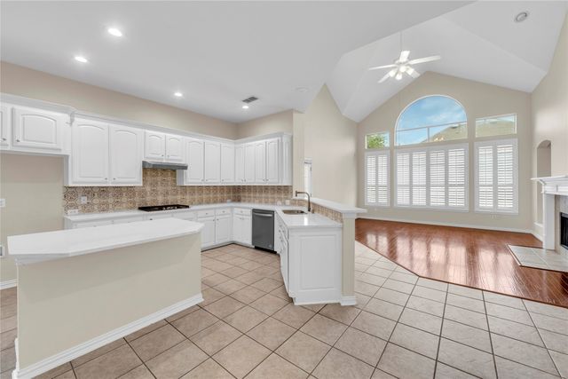 3920 Autumn Lane, Bedford, TX 76021