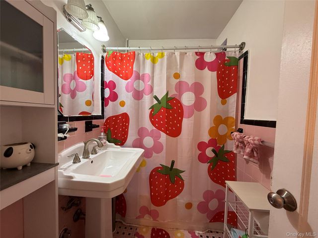 11225 34th Avenue 5B, Corona, NY 11368