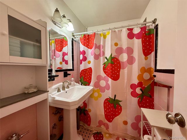 11225 34th Avenue 5B, Corona, NY 11368
