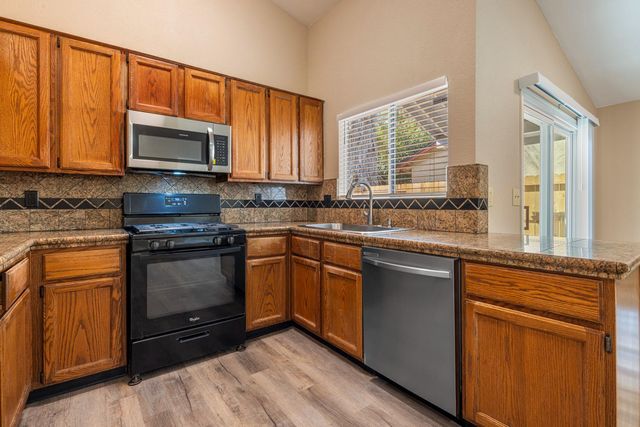 2728 maplewood St, Stockton, CA 95210