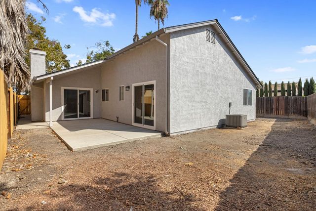 2728 maplewood St, Stockton, CA 95210