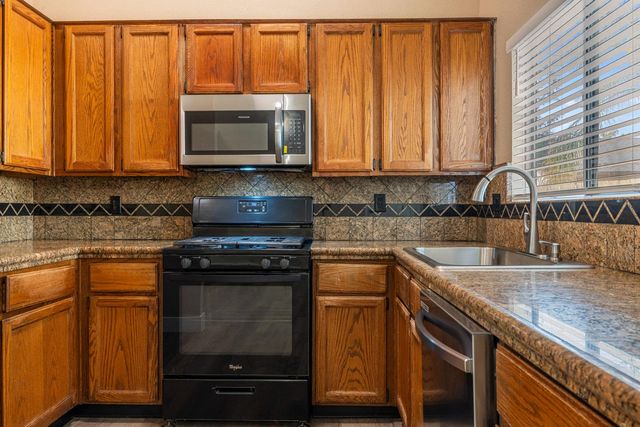 2728 maplewood St, Stockton, CA 95210