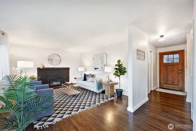 6346 26th Avenue SW, Seattle, WA 98106