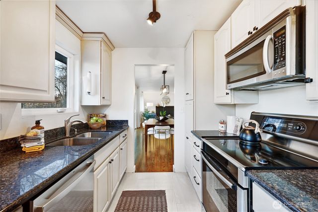 6346 26th Avenue SW, Seattle, WA 98106