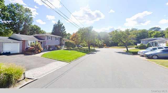 12 Weiss Place, Deer Park, NY 11729