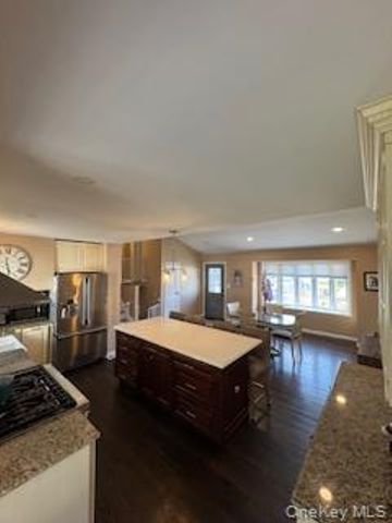 12 Weiss Place, Deer Park, NY 11729