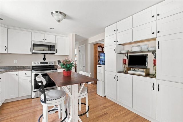 259 Water St, Hanover, MA 02339