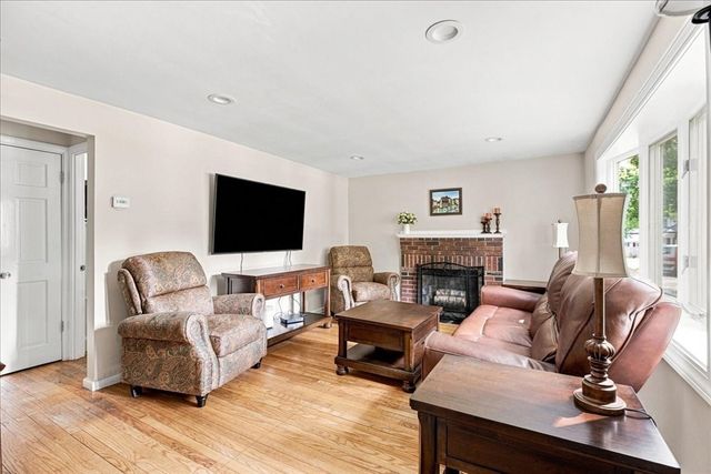 259 Water St, Hanover, MA 02339