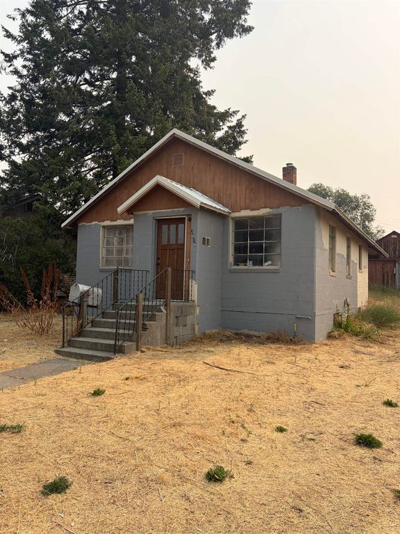 2618 N CRESTLINE St, Spokane, WA 99208 photo 1
