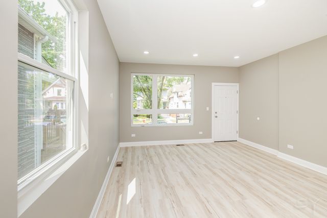 1044 N Springfield Avenue 1, Chicago, IL 60651