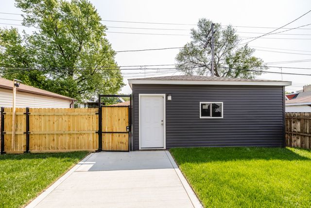 1044 N Springfield Avenue 1, Chicago, IL 60651