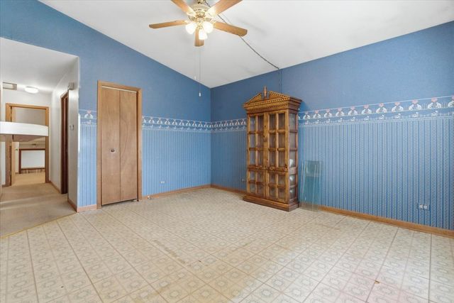 406 E Clarendon Drive, Round Lake Beach, IL 60073